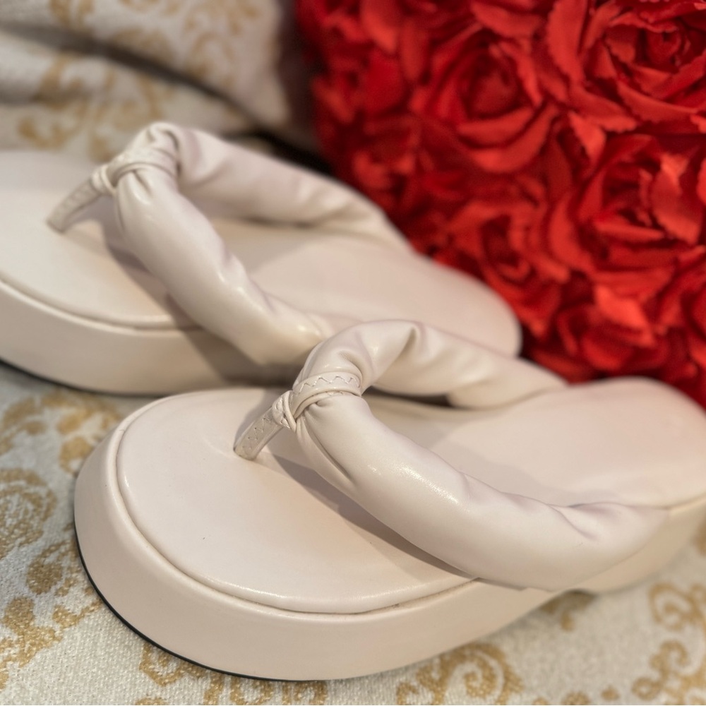 Elegant Cream Women's Sandals
